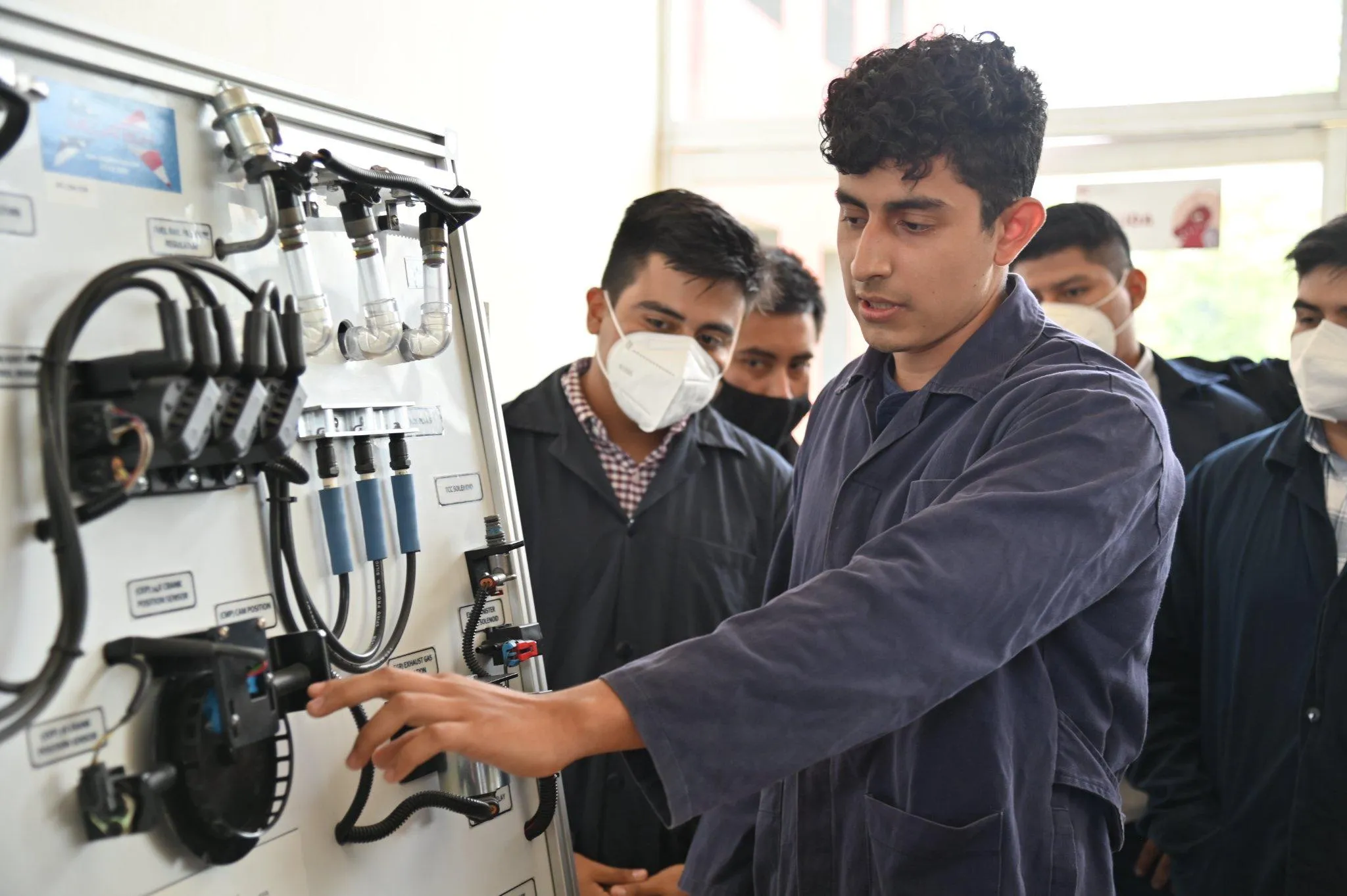 Estudiante de mecanica automotriz